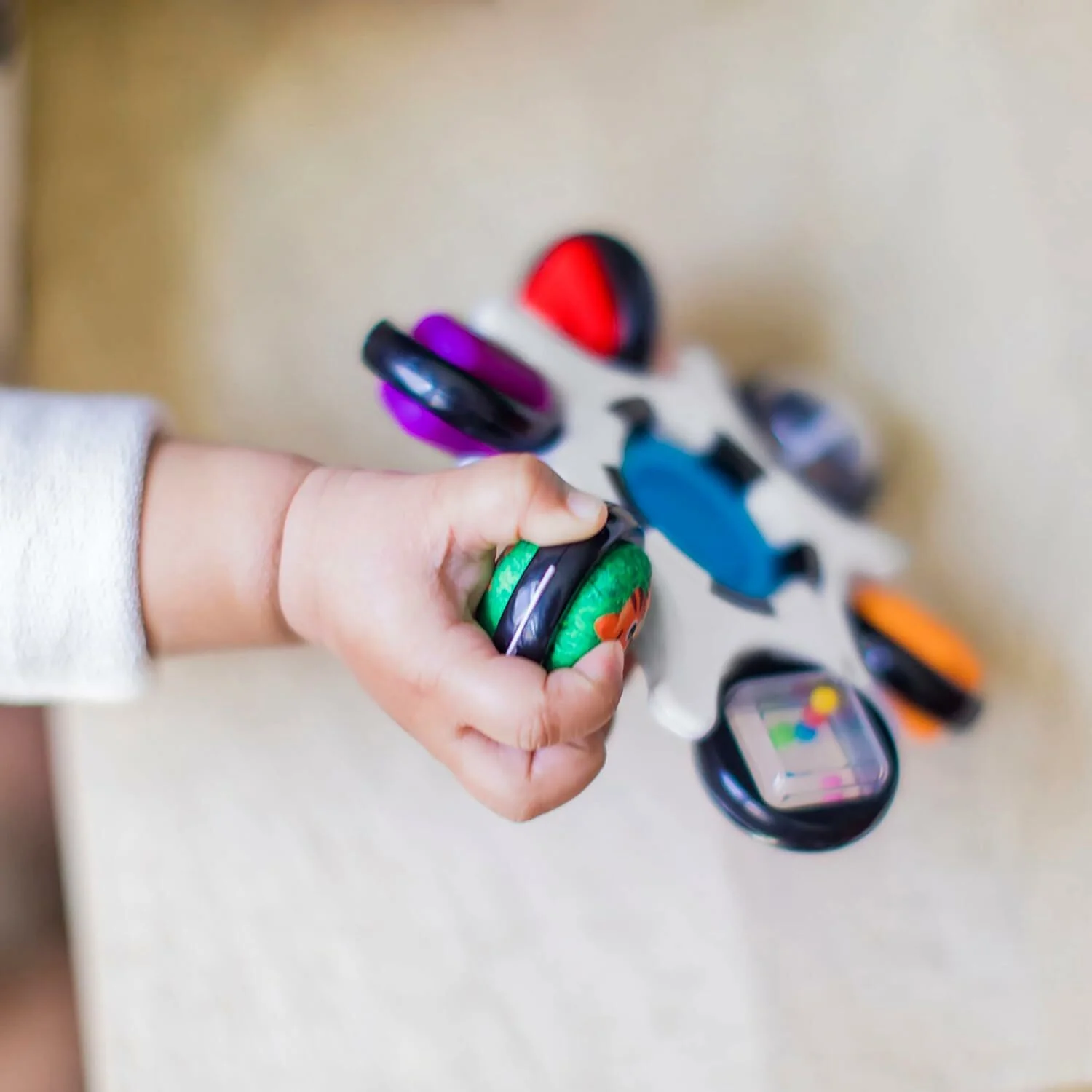 Baby Einstein Curiosity Clutch Aktiviteettilelu - Image 4