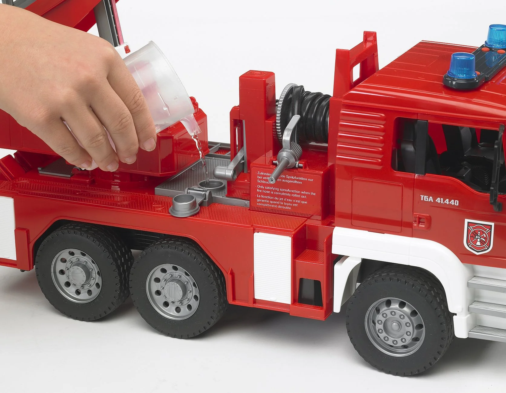 Bruder MAN Paloauto Tikkailla & Vilkulla 1:16 - Image 3