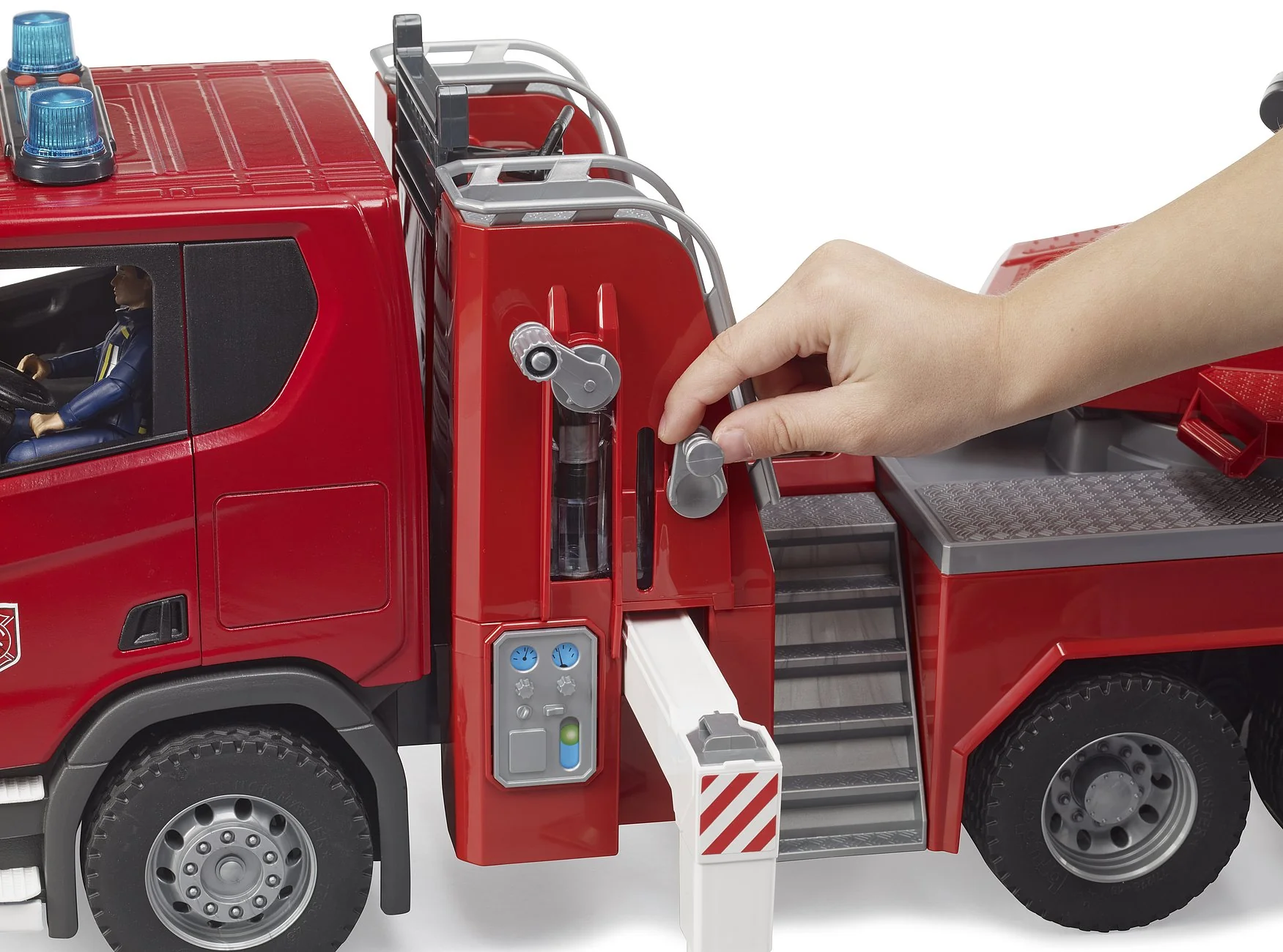 Bruder Scania Super 560R Paloauto Vesipumpulla, Valoilla ja Äänillä - Image 3