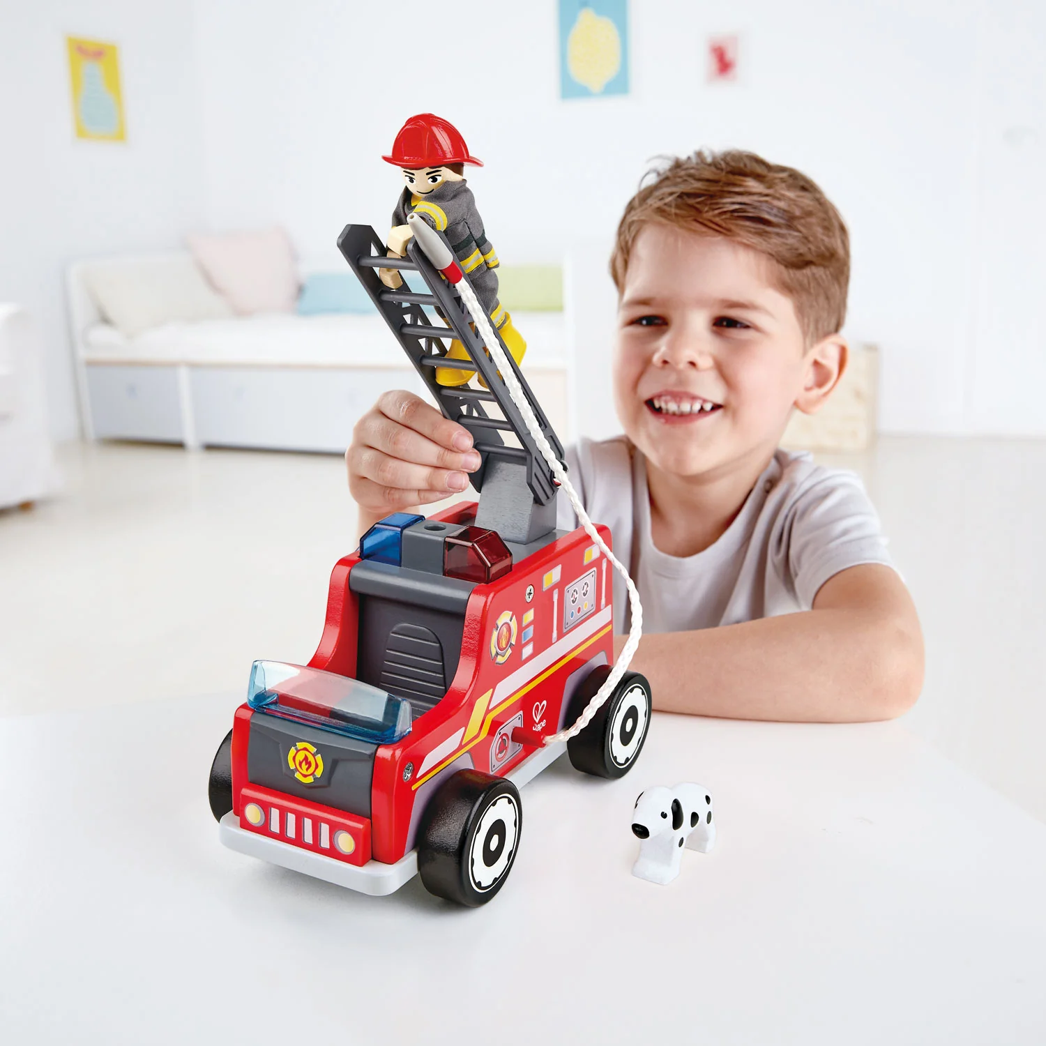 Hape Puinen Paloauto 24cm - Image 3