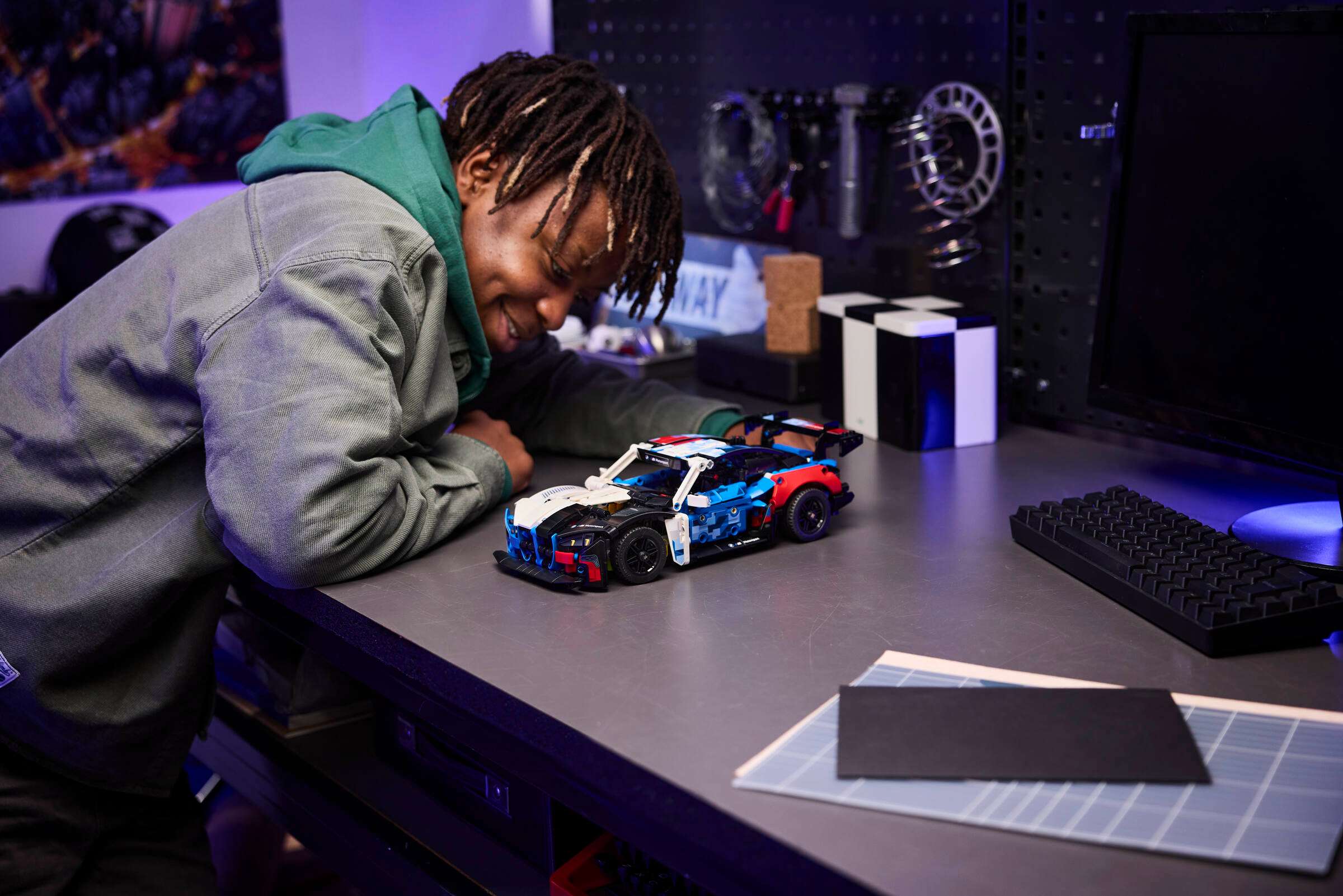 Lego 42226 BMW M4 GT3 EVO ‑Kilpa-Auto - Image 3