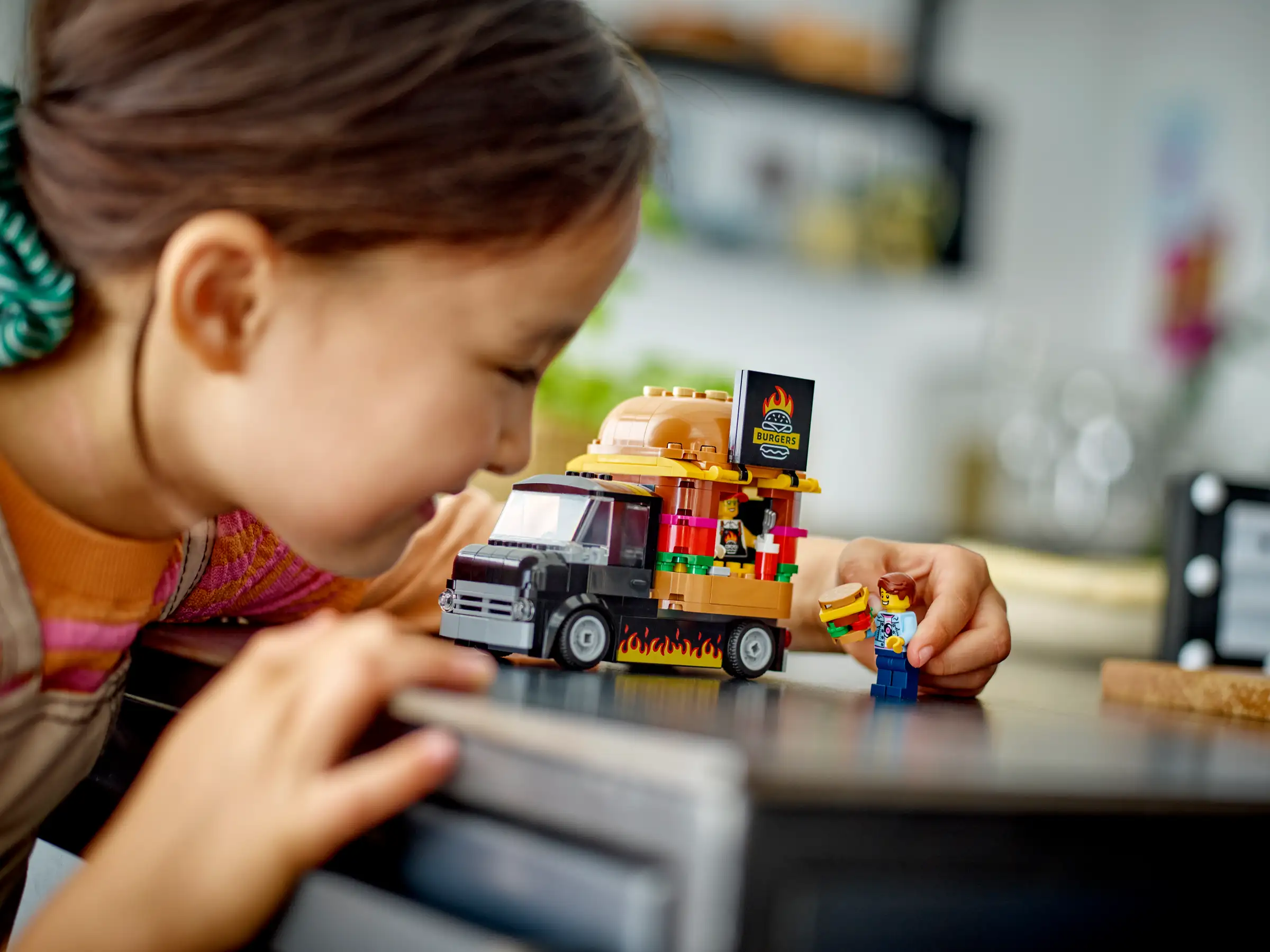 LEGO City 60404 Hampurilaisauto - Image 4