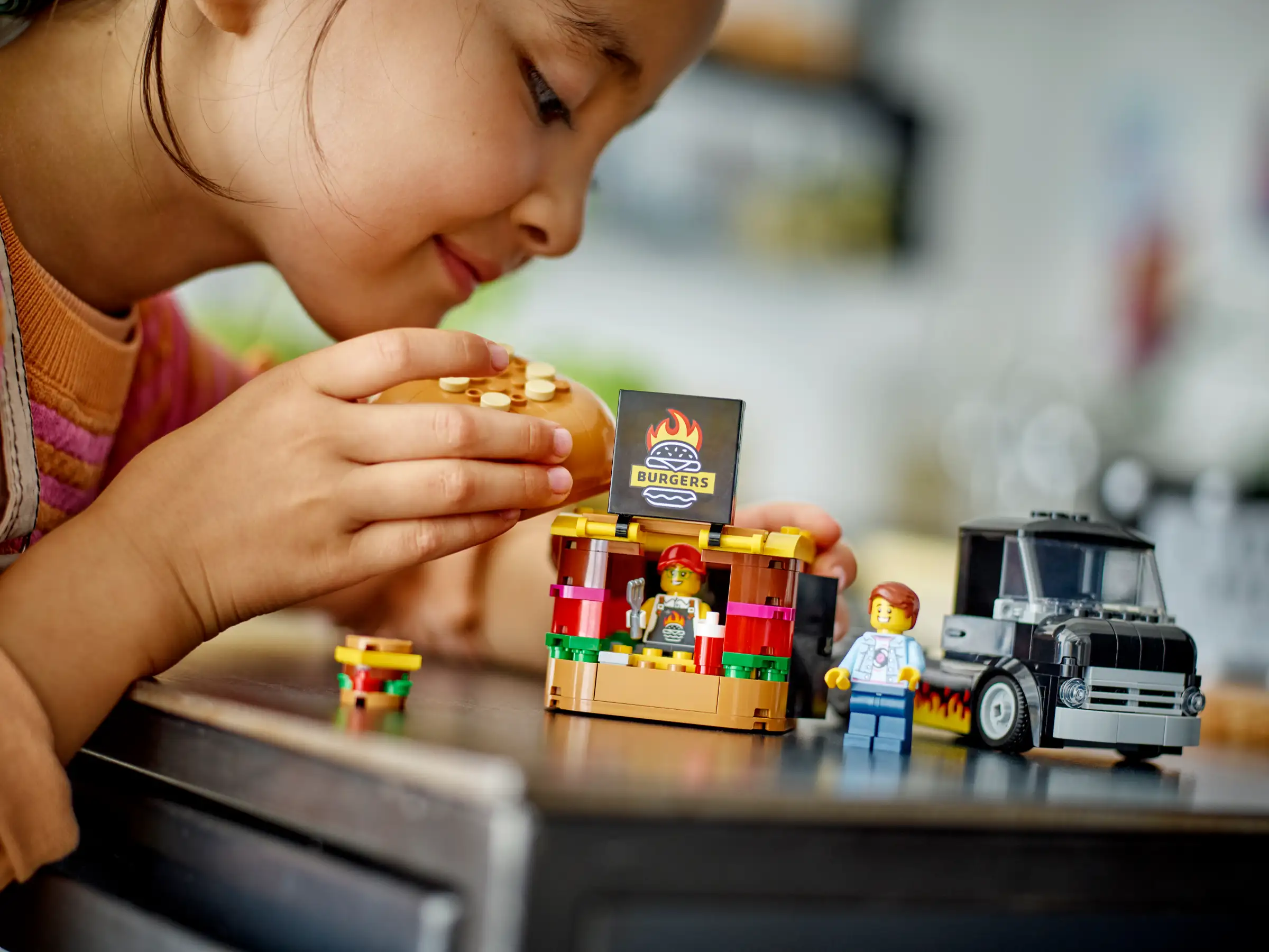 LEGO City 60404 Hampurilaisauto - Image 8