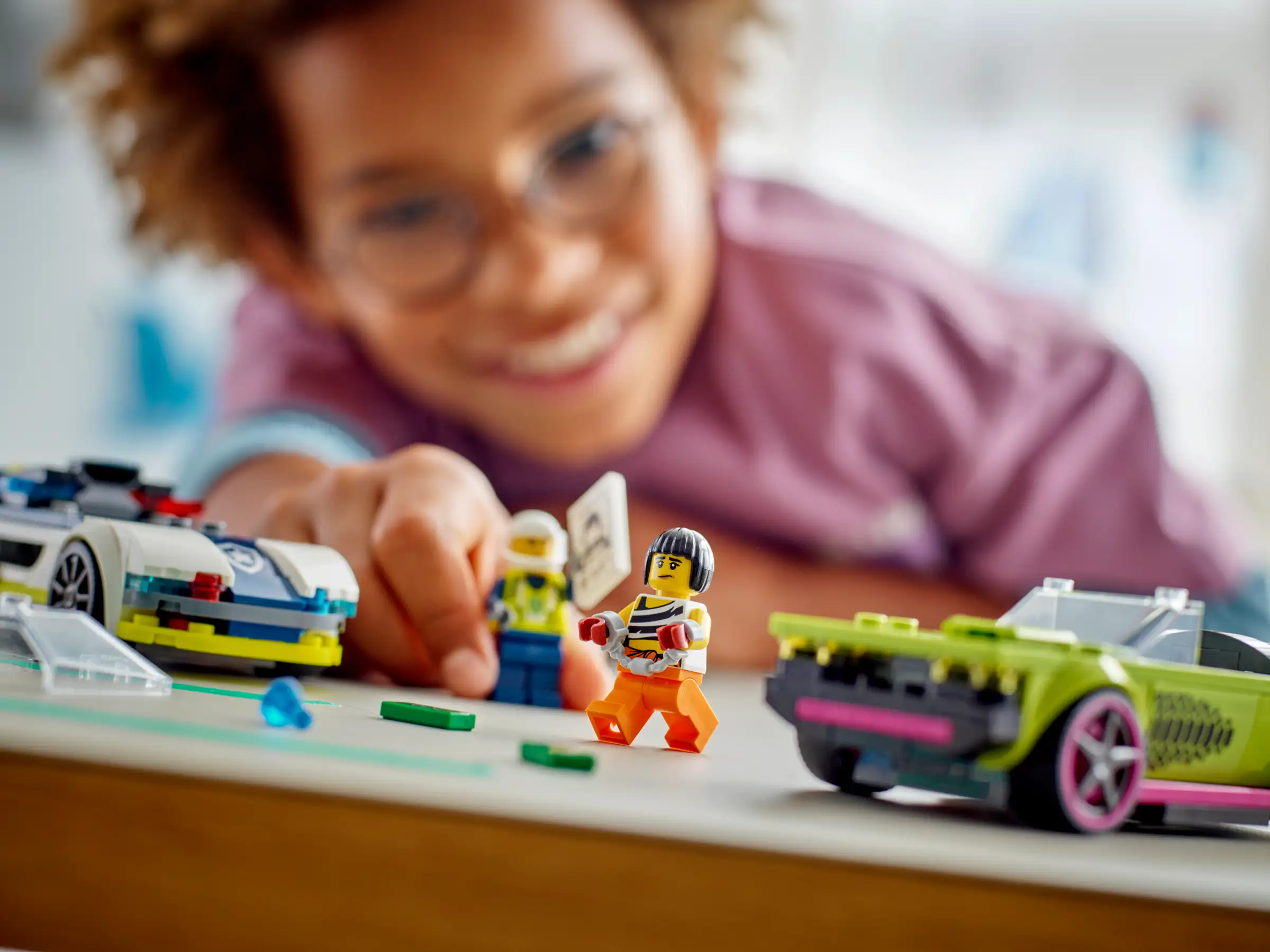 LEGO City 60415 Poliisiauto ja Muskeliauton Takaa-ajo - Image 4