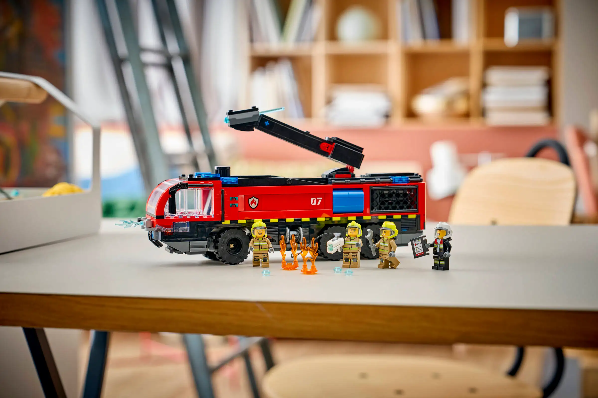 LEGO City 60499 Lentokentän Paloauto - Image 6