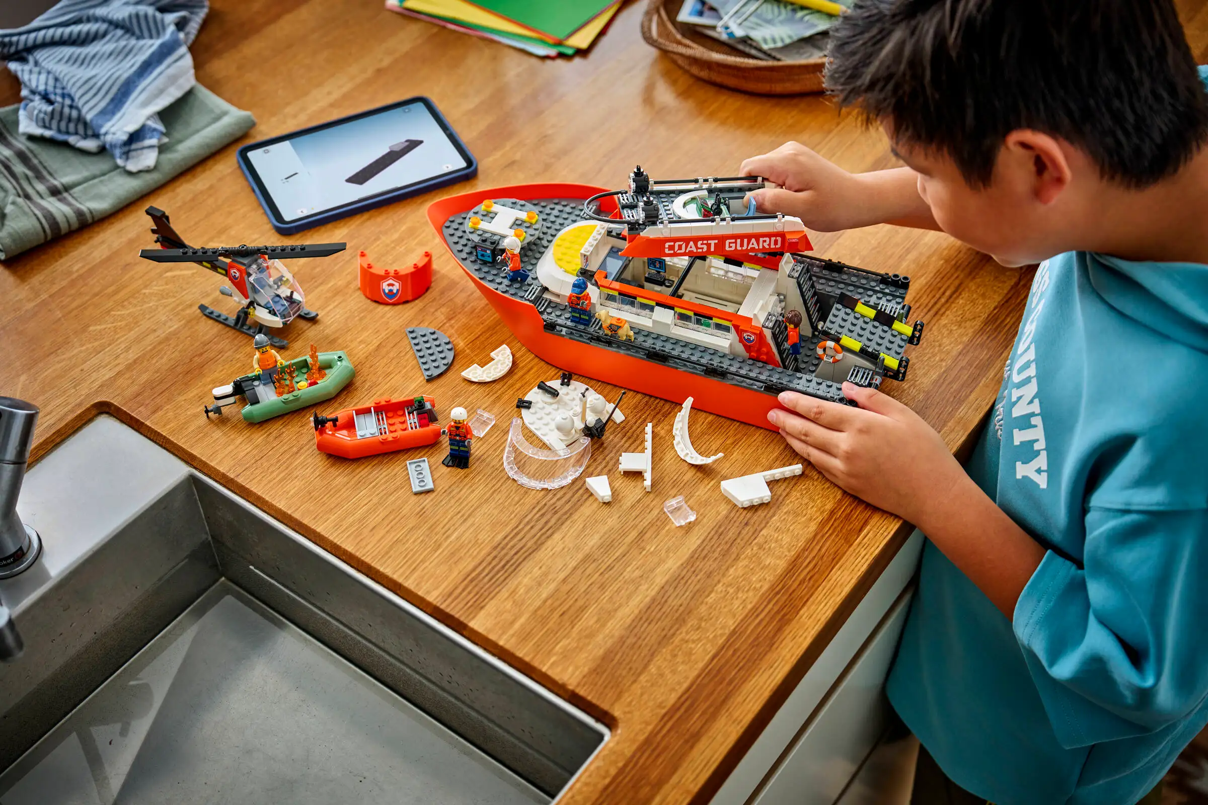 LEGO City 60504 Rannikkovartioston Pelastusalus ja Helikopteri - Image 4