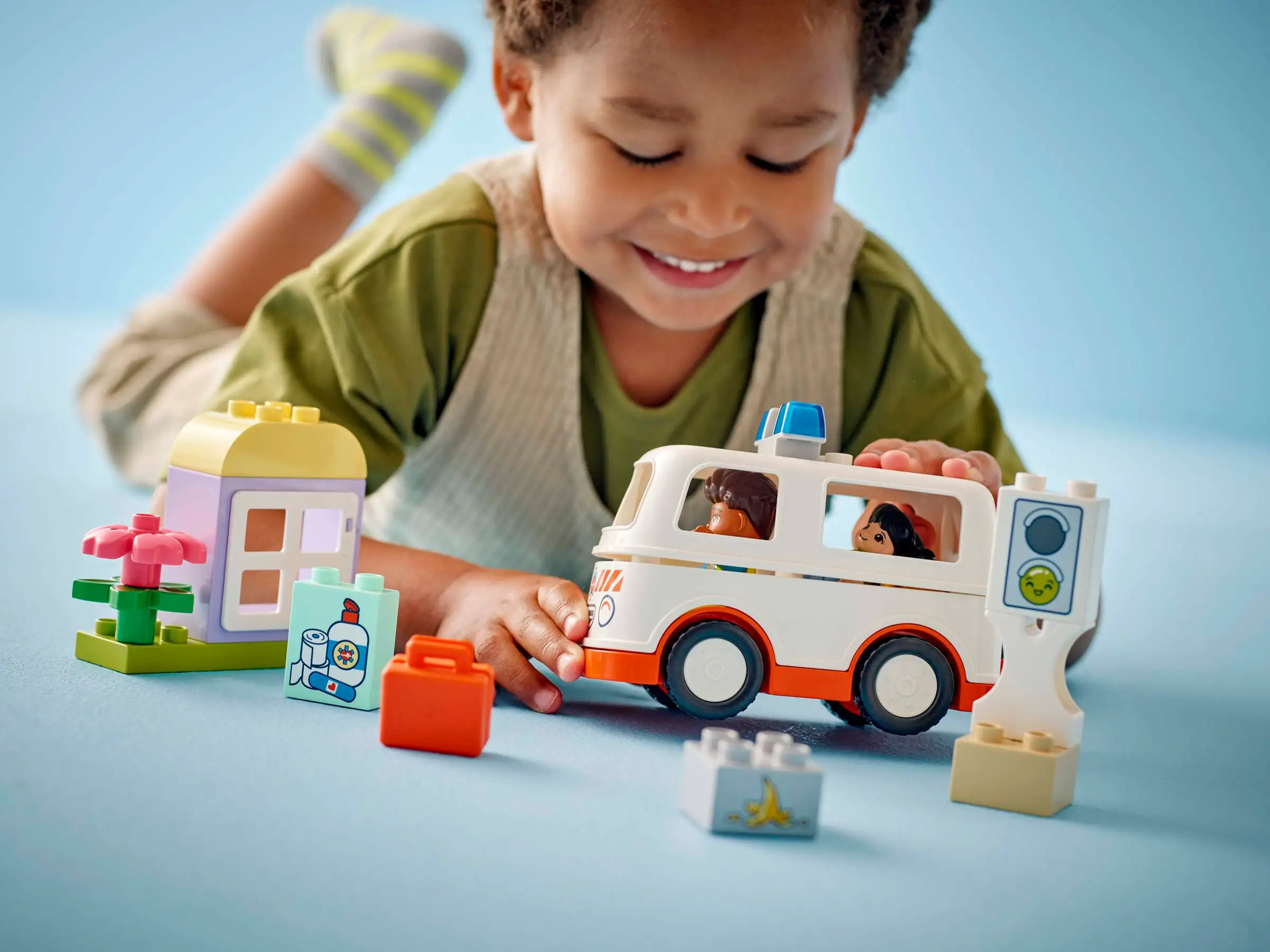 Lego Duplo 10447 Ambulanssi ja Kuljettaja - Image 4