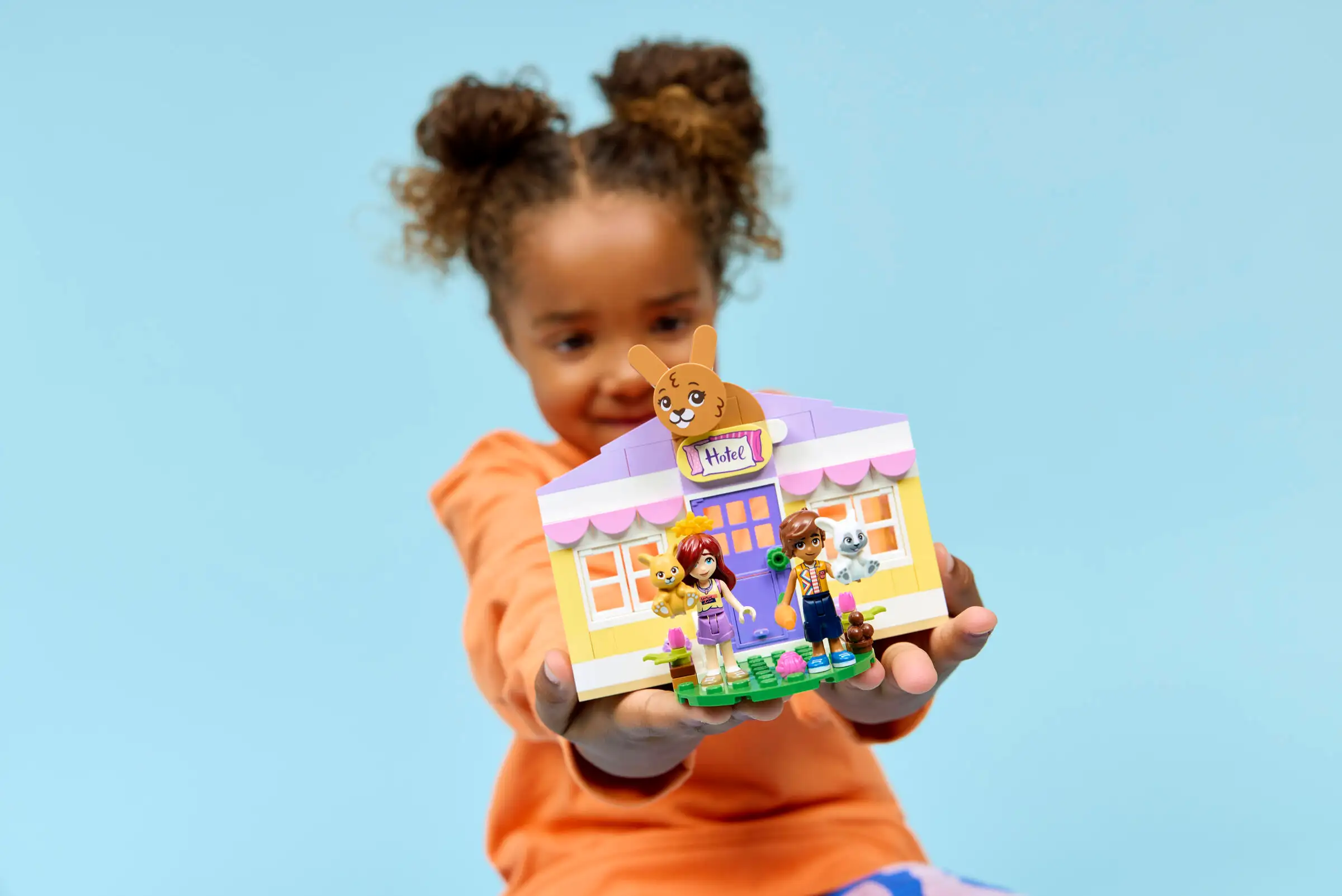 Lego Friends 42679 Heartlake Cityn Pupuhotelli - Image 4