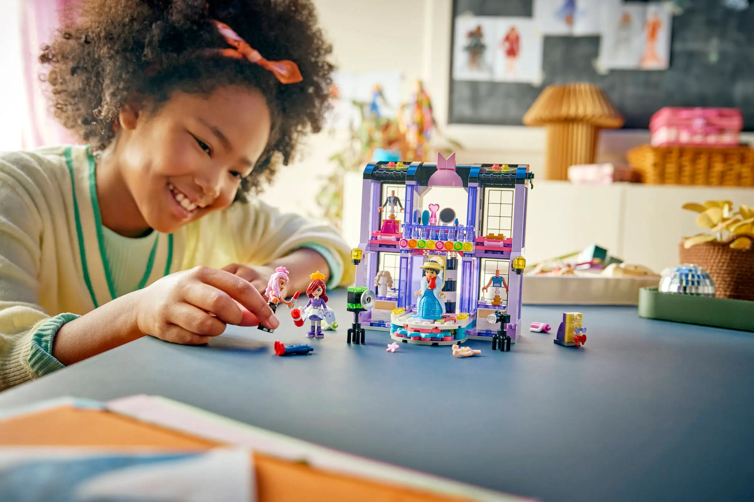 Lego Friends 42685 Heartlake Cityn Muotinäytös - Image 2