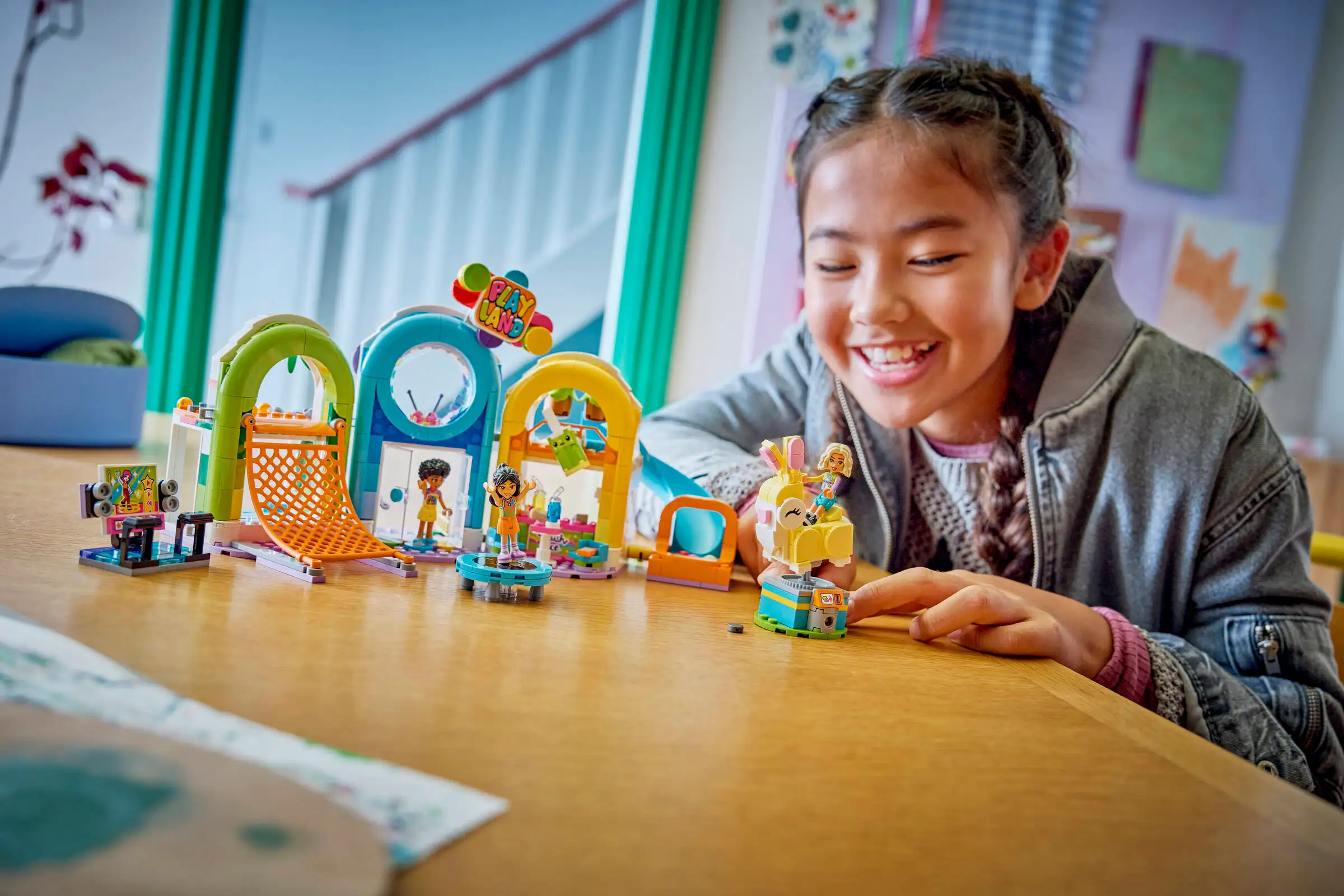 Lego Friends 42686 Hauska Sisäleikkipaikka - Image 3