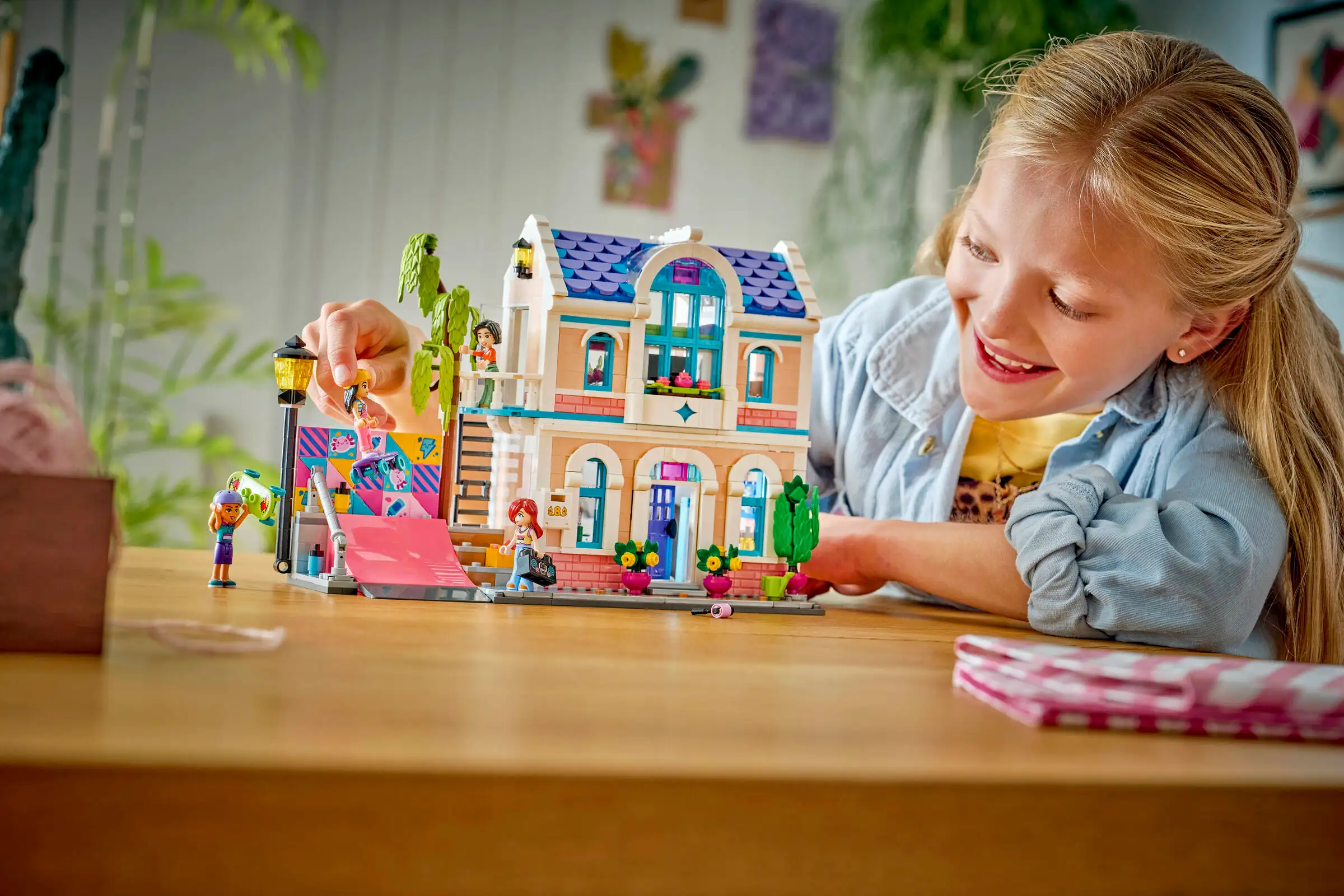 Lego Friends 42687 Liannin Perheen Talo - Image 3