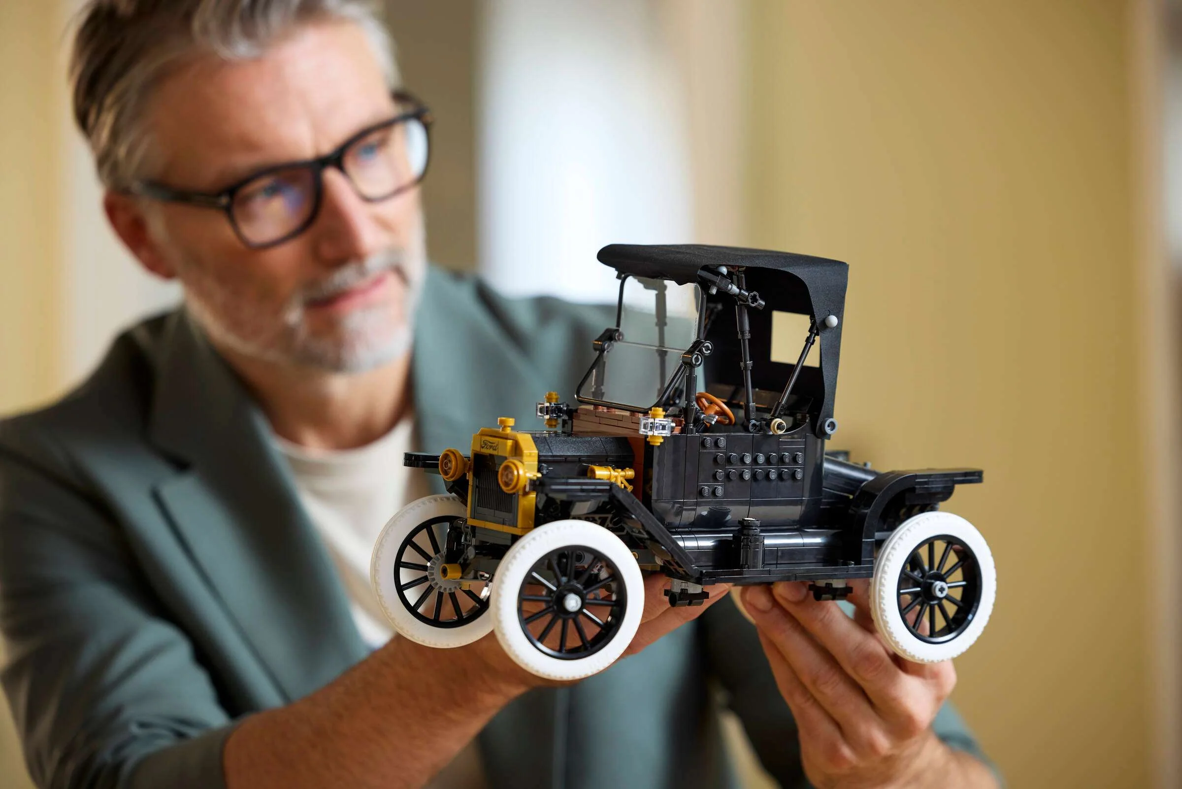 LEGO Icons 11376 Ford Model T - Image 2