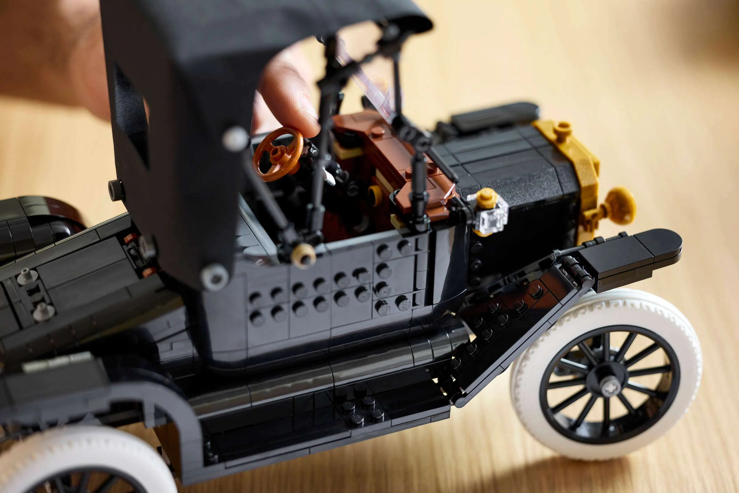 LEGO Icons 11376 Ford Model T - Image 4