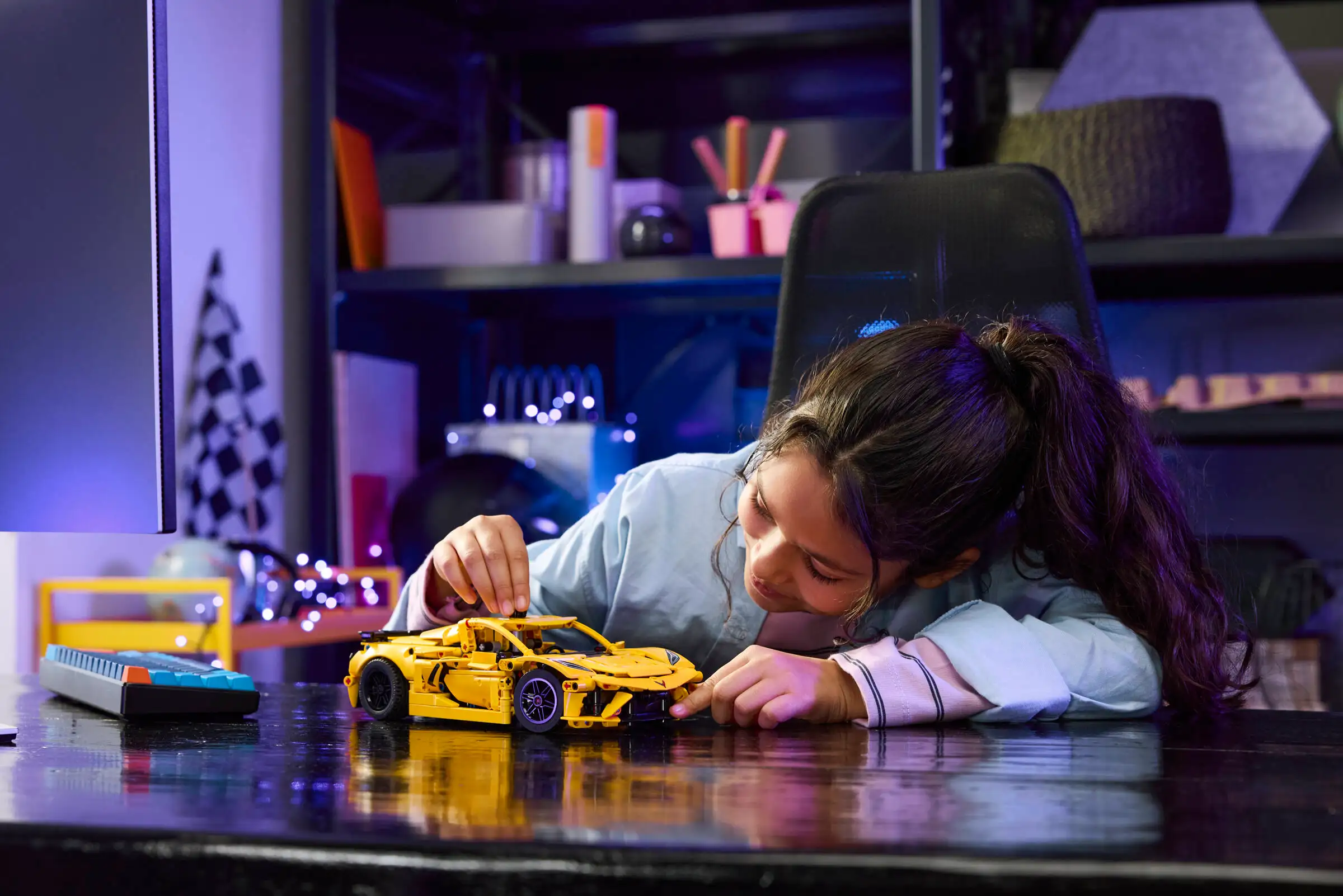 LEGO Technic 42205 Chevrolet Corvette Stingray - Image 2