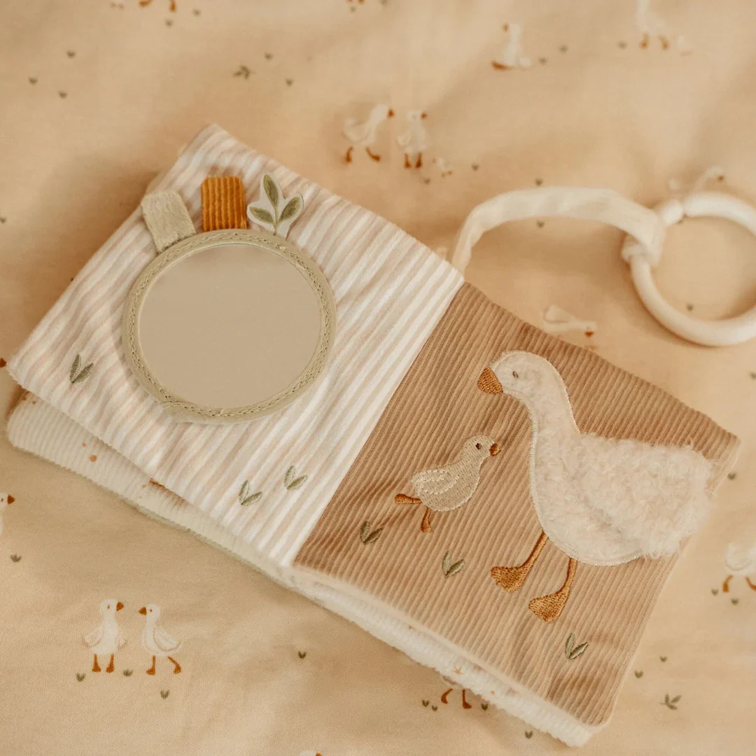 Little Dutch Newborn Naturals Pehmokirja/Aktiviteettikirja - Image 2