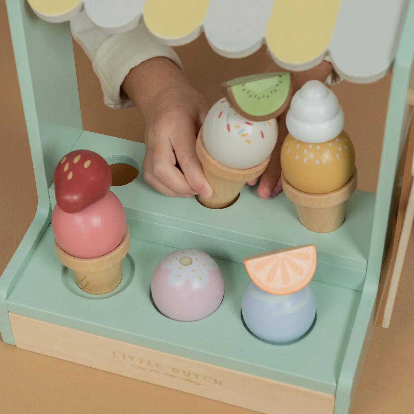 Little Dutch Puinen Jäätelökioski - Image 4