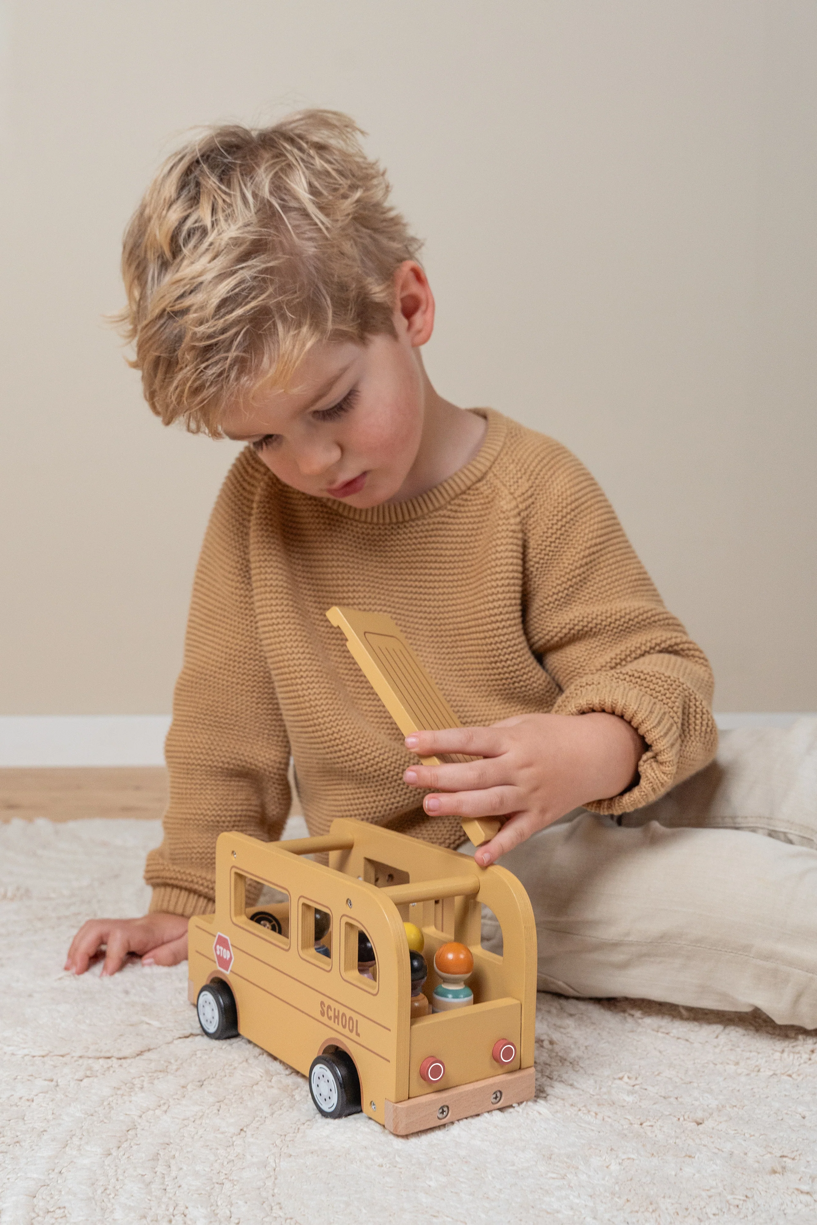 Little Dutch Puinen Koulubussi - Image 3