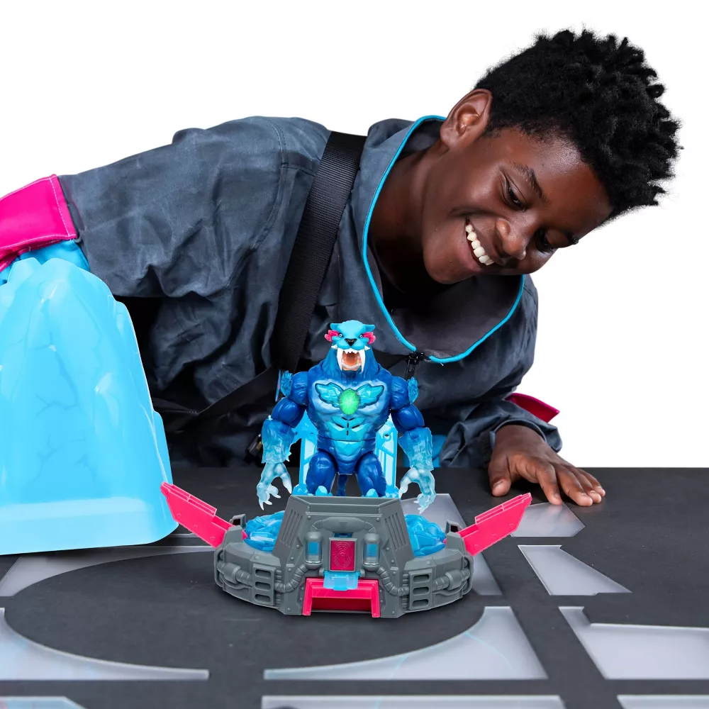 Mr Beast LAB Mutators Cryo Lab Collector Figure Valoilla ja Äänillä - Image 2