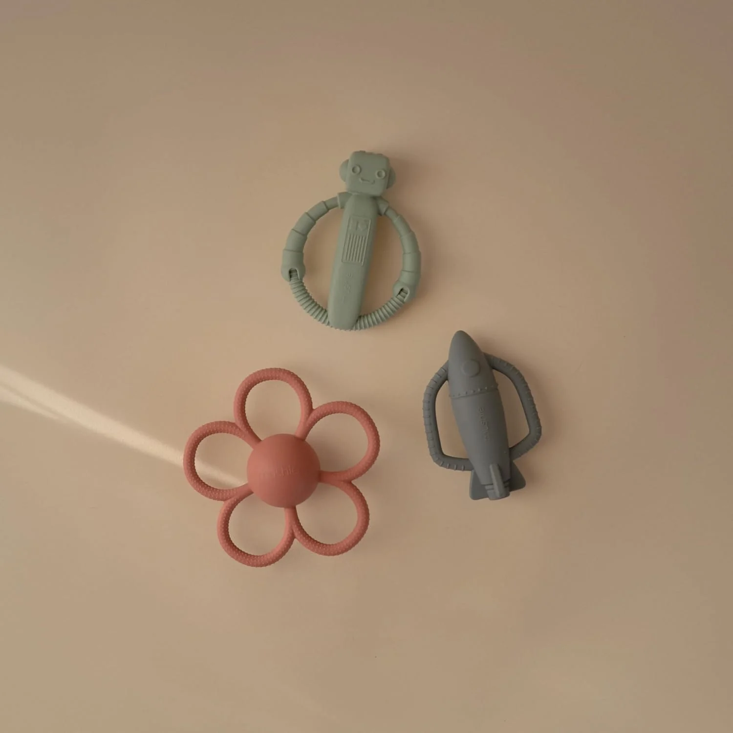 Mushie Rocket Rattle Teether Raketti Purulelu - Image 4