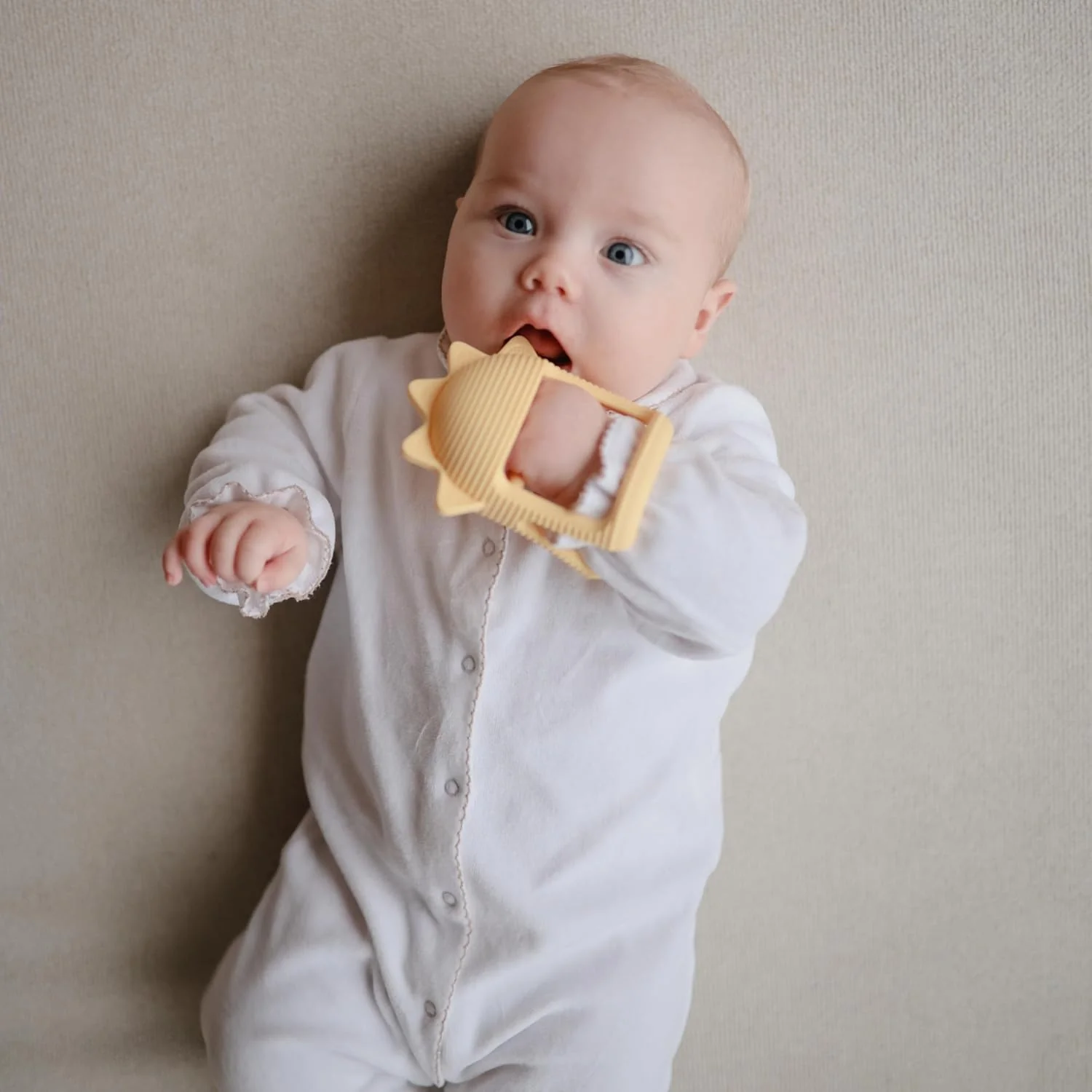 Mushie Sensory Teether Purulelu Sunshine - Image 2