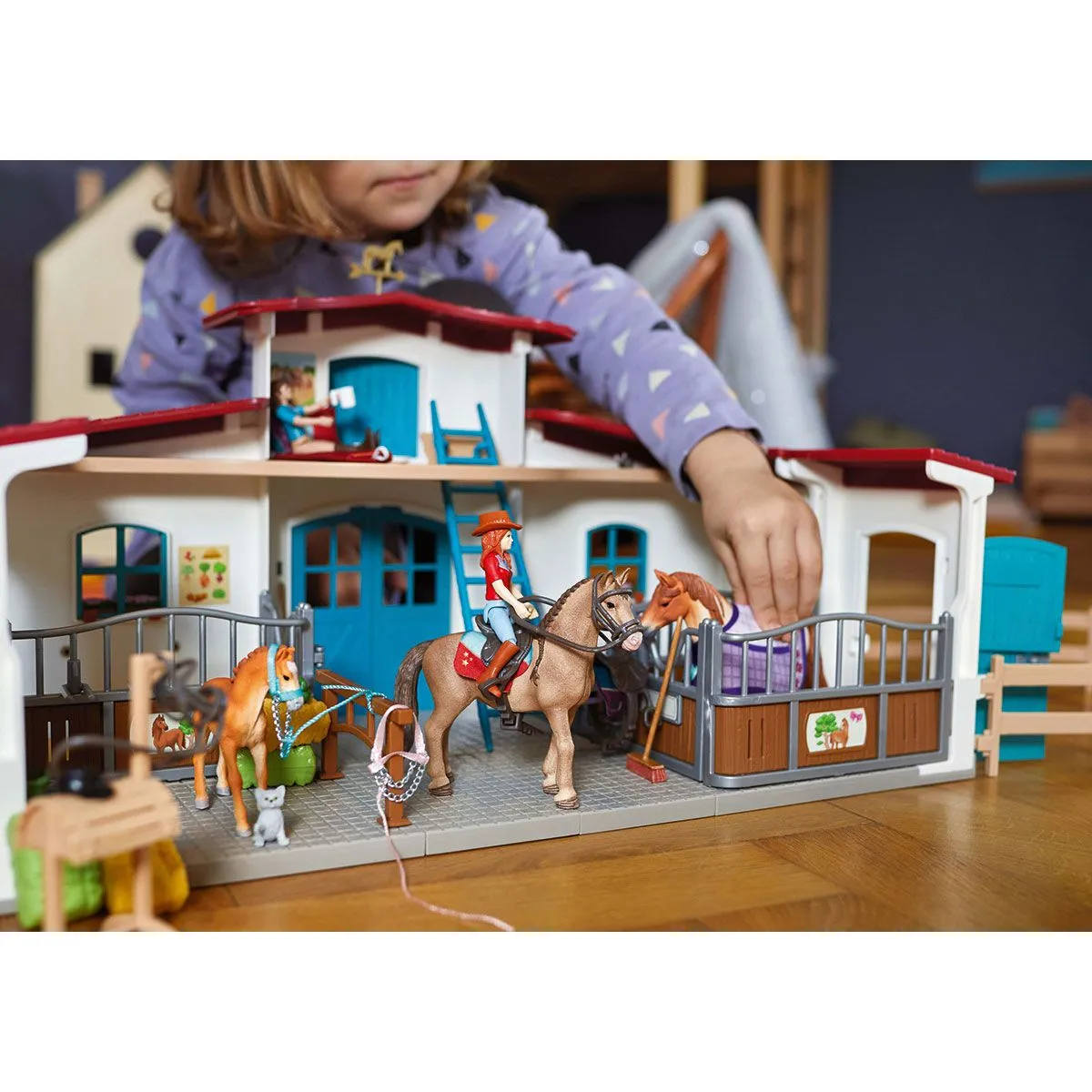 Schleich 42567 Lakeside Riding Center/Ratsastuskeskus - Image 2