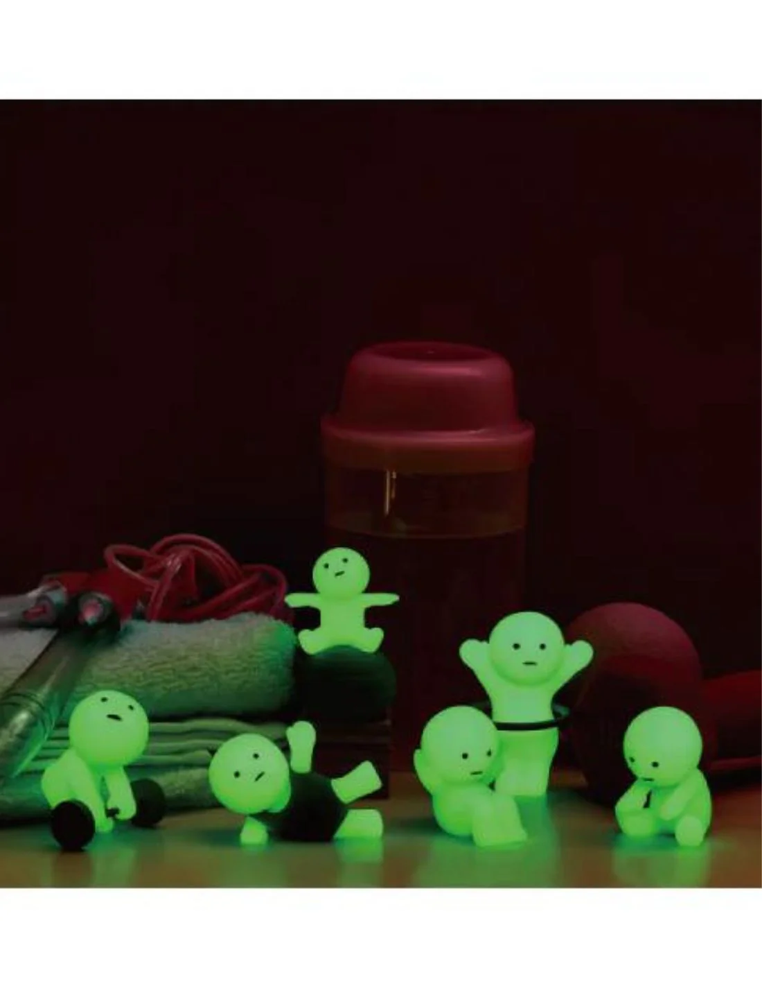 SMISKI Exercising Pimeässä Hohtavat Yllätyshahmot - Image 3