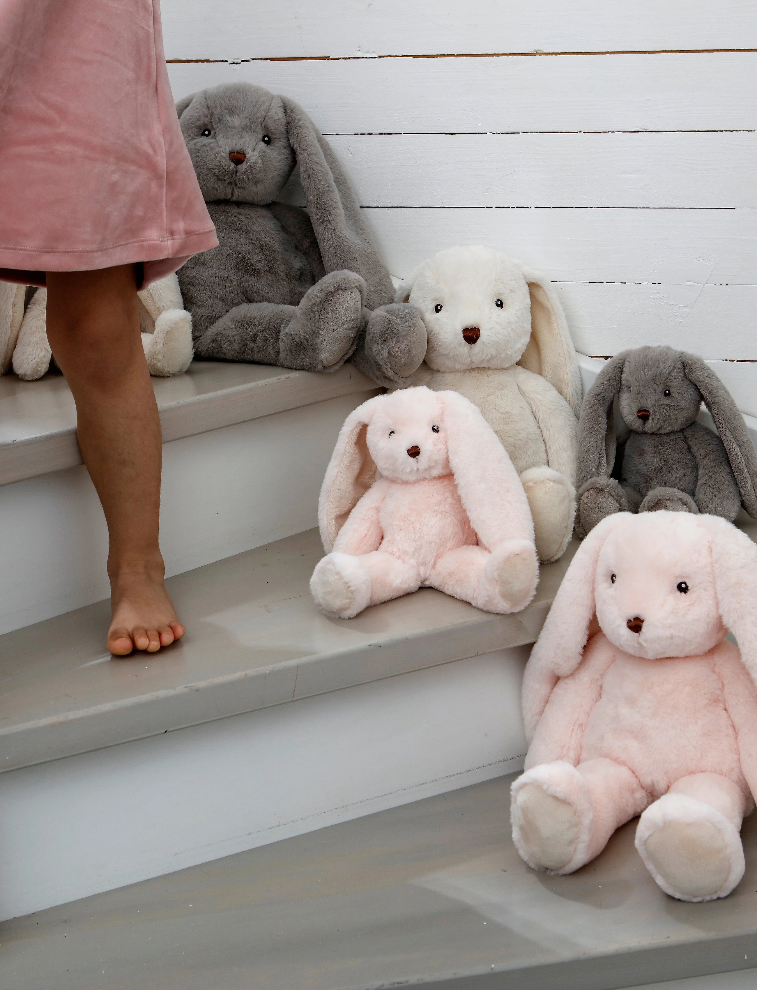 Teddykompaniet Svea Pupu Pehmolelu Vaaleanharmaa 30 cm - Image 2
