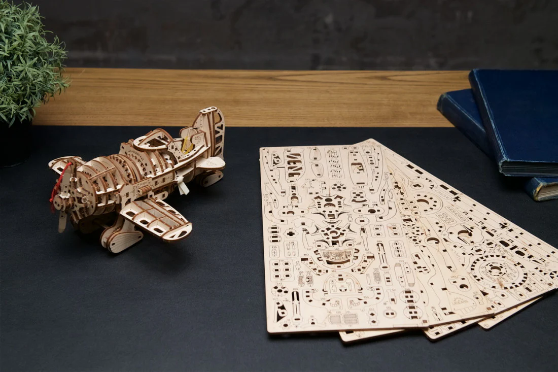 Ugears Mad Hornet Airplane - Image 2