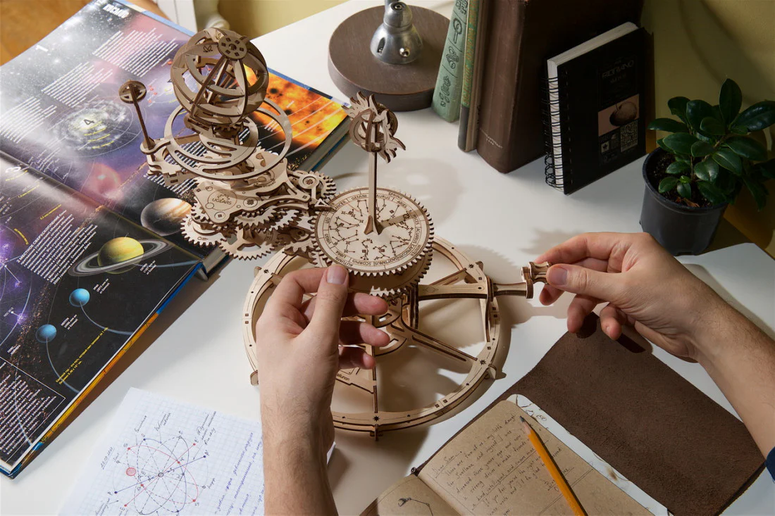 Ugears Model Mechanical Tellurion - Image 5