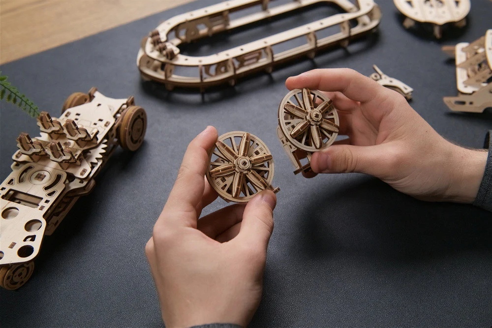 Ugears Rescue Hovercraft - Image 2